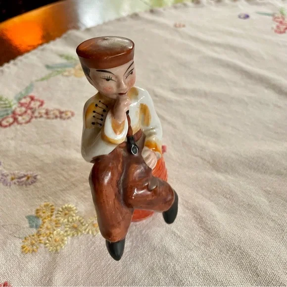 Vintage Asian Man Sitting on Barrel Figurine. Occupied Japan. 5"H x 4"W - Picture 13 of 16